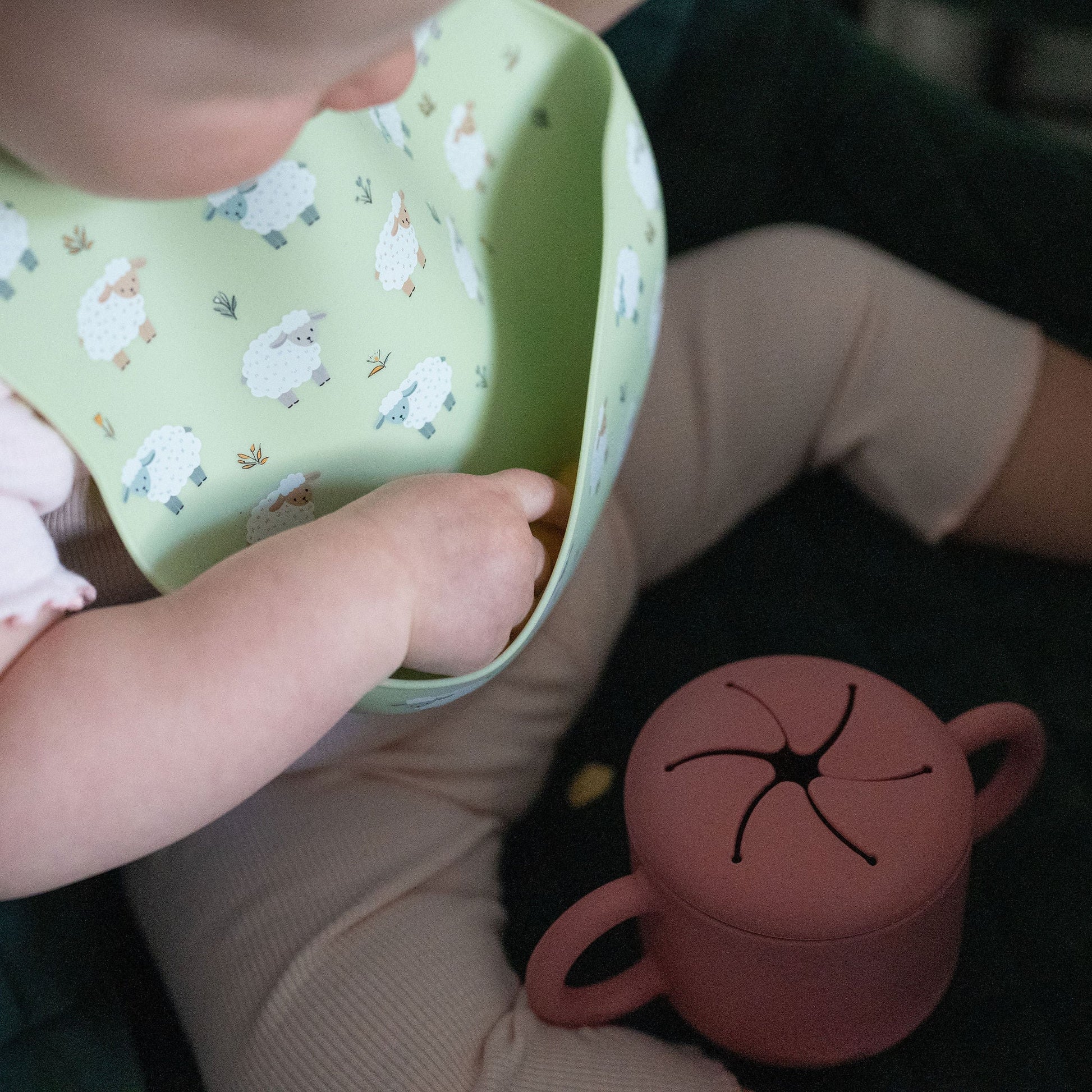 Sheep silicone catch it bib Ziggle
